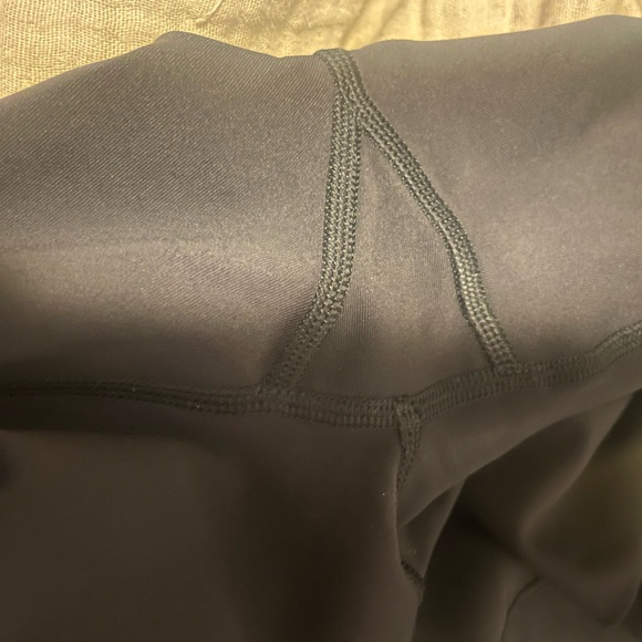 Lululemon Pace Rival Crop *Full-On Luxtreme 22"
Black Women’s Size 4 - Picture 7 of 7